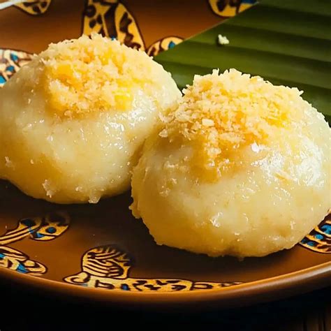 Puto Balanghoy ( Steamed Grated Cassava ) / How to make Puto .